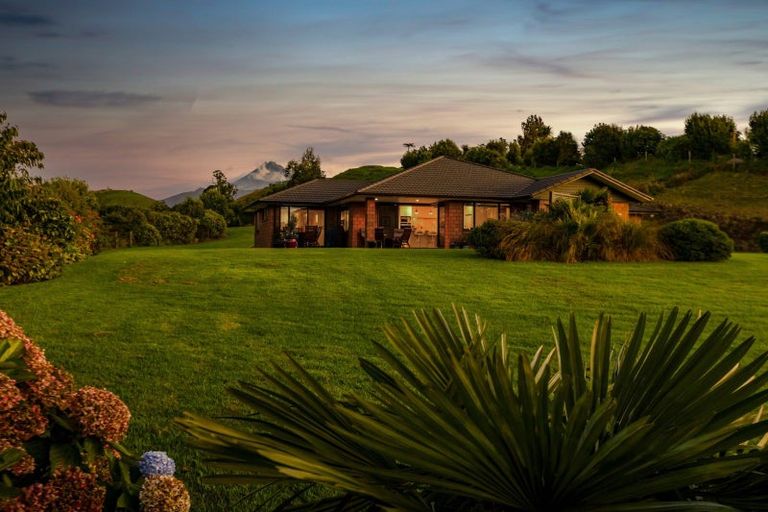 Photo of property in 18 Harkness Rice Way, Koru, New Plymouth, 4374