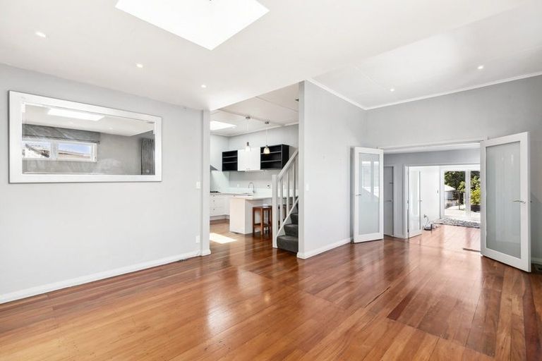 Photo of property in 5 Mckenzie Terrace, Te Aro, Wellington, 6011