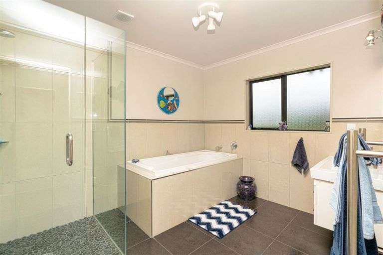 Photo of property in 13 Pukematawai Lane, Levin, 5571