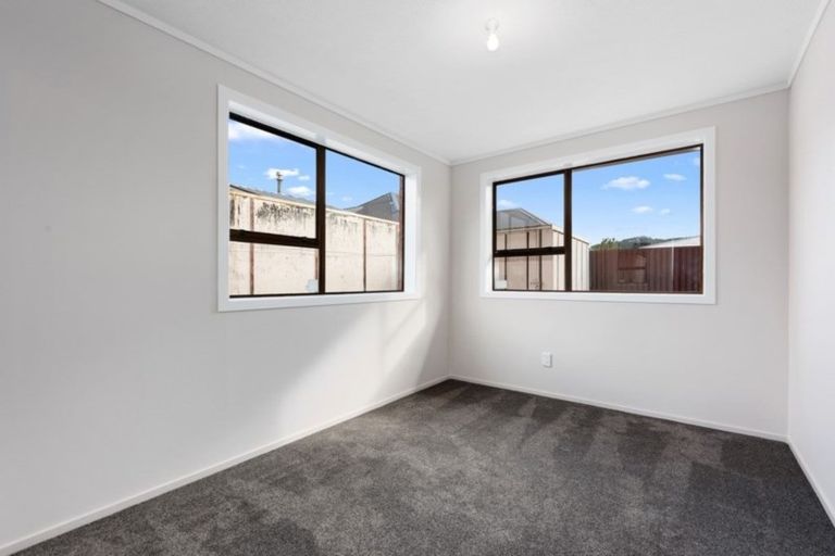 Photo of property in 2/23a Ranfurly Street, Trentham, Upper Hutt, 5018