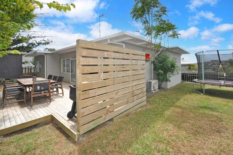 Photo of property in 7a Eagle Place, Red Beach, 0932