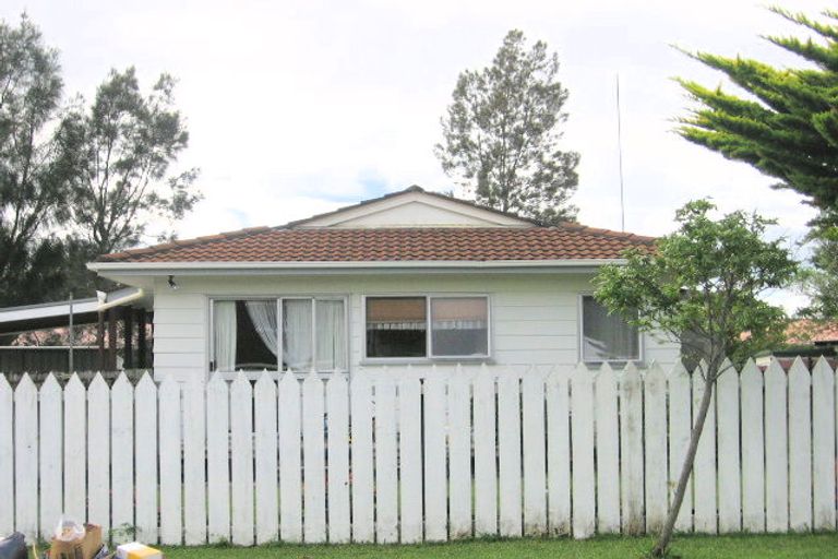 Photo of property in 15 Silverstone Place, Henderson, Auckland, 0612