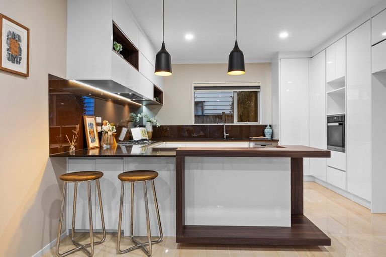 Photo of property in 1 Creggan Crescent, Flat Bush, Auckland, 2019