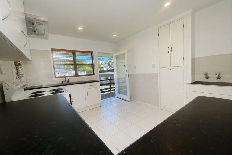 Photo of property in 1/9 Fuchsia Place, Birkdale, Auckland, 0626