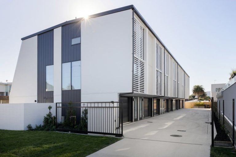 Photo of property in 3/17 Victoria Road, Mount Maunganui, 3116