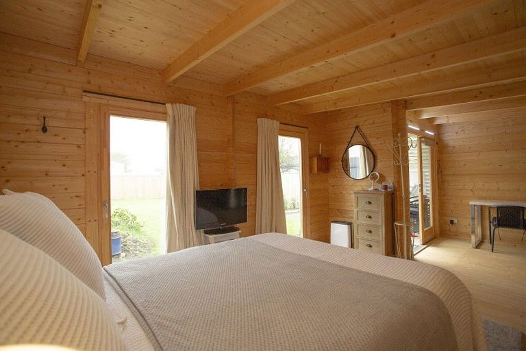 Photo of property in 11 Amelia Street, Woodville, 4920