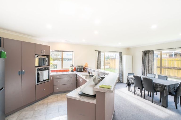 Photo of property in 10 Fernlea Avenue, Kelvin Grove, Palmerston North, 4414