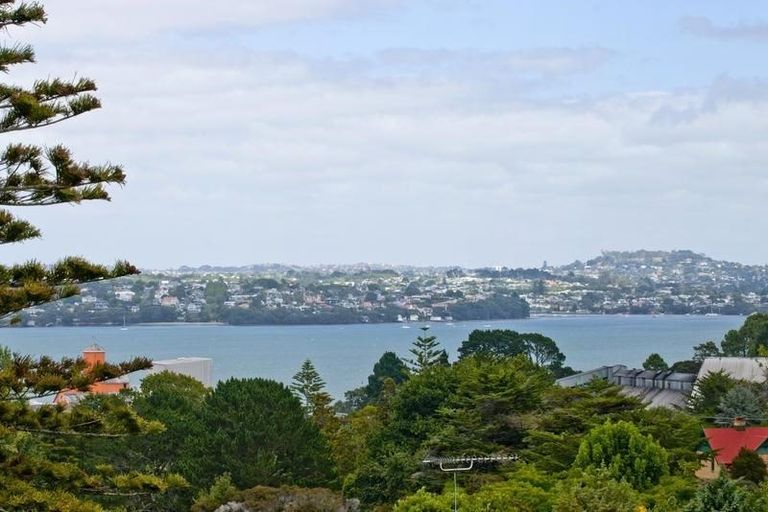 Photo of property in 37 Huka Road, Birkenhead, Auckland, 0626