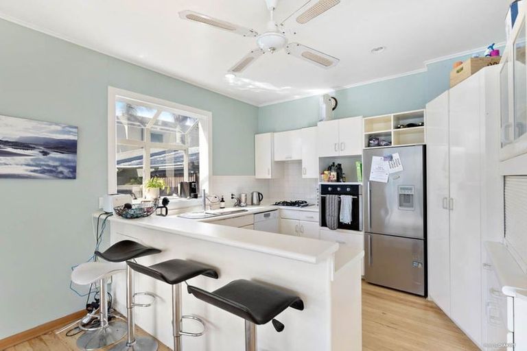 Photo of property in 10 Craig Road, Milford, Auckland, 0620