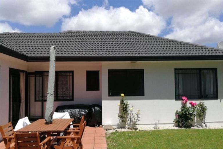 Photo of property in 1 Pistachio Place, Goodwood Heights, Auckland, 2105