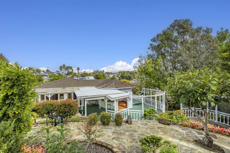 Photo of property in 17 Louise Place, Browns Bay, Auckland, 0630