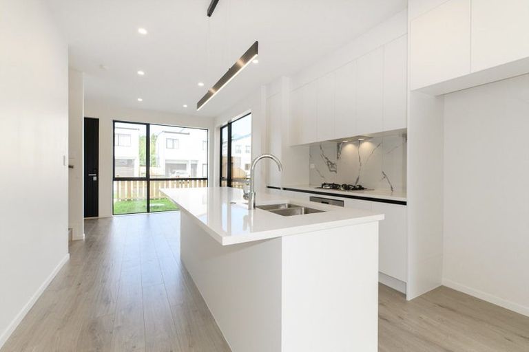 Photo of property in 17 Coast Garden Drive, Hobsonville, Auckland, 0616