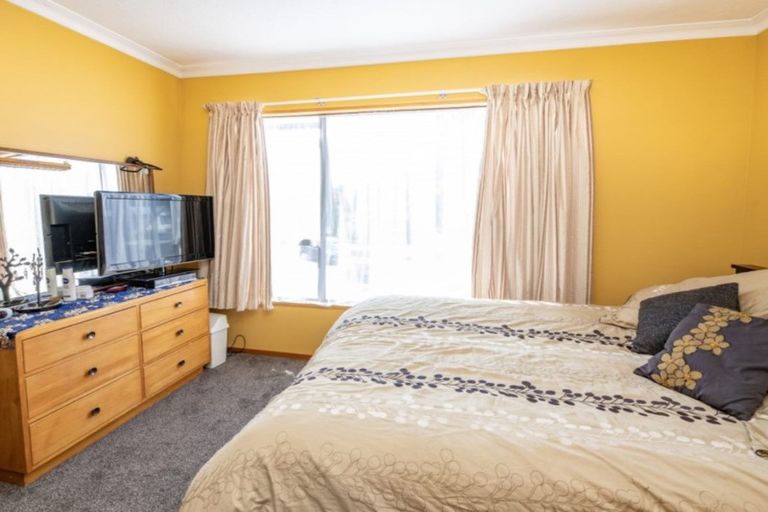 Photo of property in 10 Pyatt Place, Redwood, Christchurch, 8051