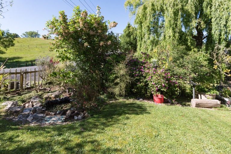 Photo of property in 16 Eagle Street, Waipawa, 4210