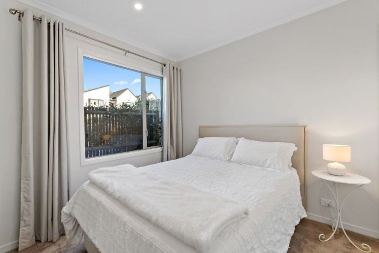 Photo of property in 11/2 Warrant Officer Lane, Hobsonville, Auckland, 0616