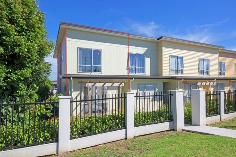 Photo of property in 35/11 Ray Small Drive, Papakura, 2110