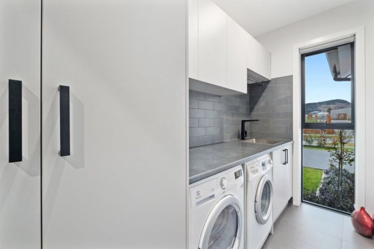 Photo of property in 13 Kotare Drive, Wanaka, 9305