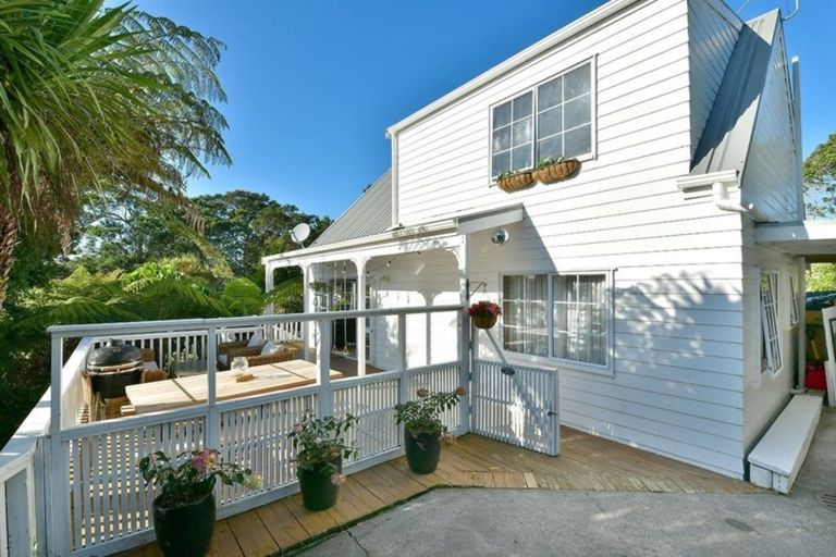 Photo of property in 2/56 Nigel Road, Browns Bay, Auckland, 0630