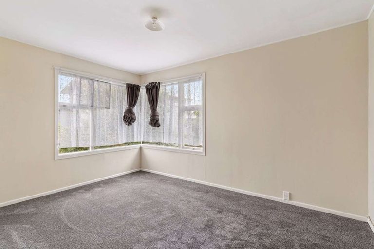 Photo of property in 26 Ray Small Drive, Papakura, 2110