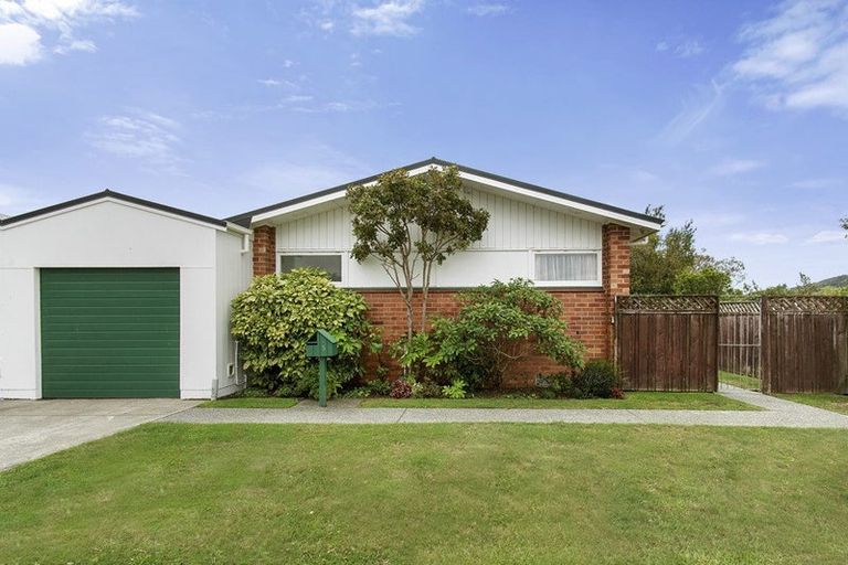 Photo of property in 5 Surrey Street, Tawa, Wellington, 5028
