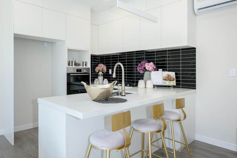 Photo of property in 12b September Place, Forrest Hill, Auckland, 0620