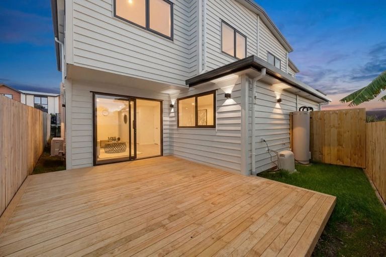 Photo of property in 1b Mamuku Drive, Massey, Auckland, 0614