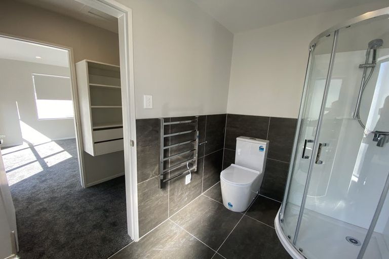 Photo of property in 1b Westall Road, New Lynn, Auckland, 0600