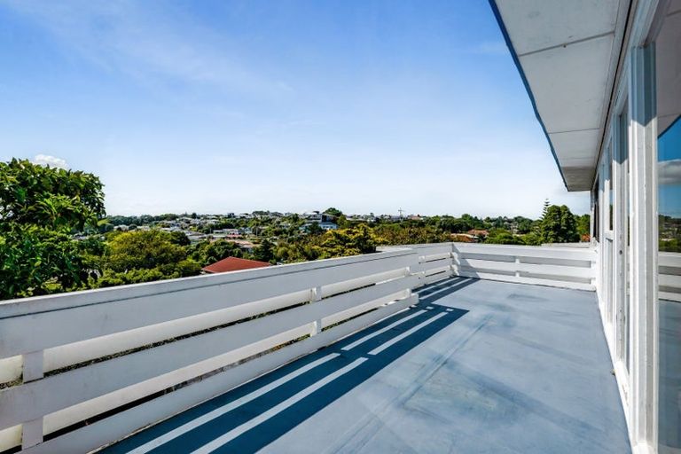 Photo of property in 10 Lawry Street, Moturoa, New Plymouth, 4310