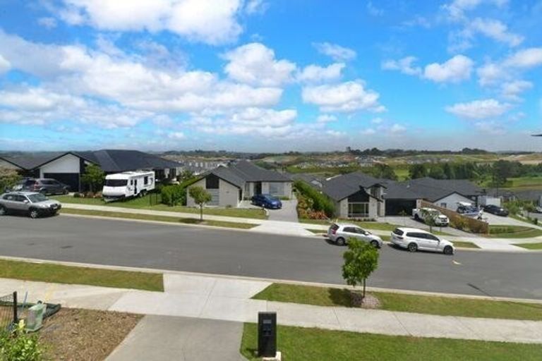 Photo of property in 24 Boocock Crescent, Orewa, 0931