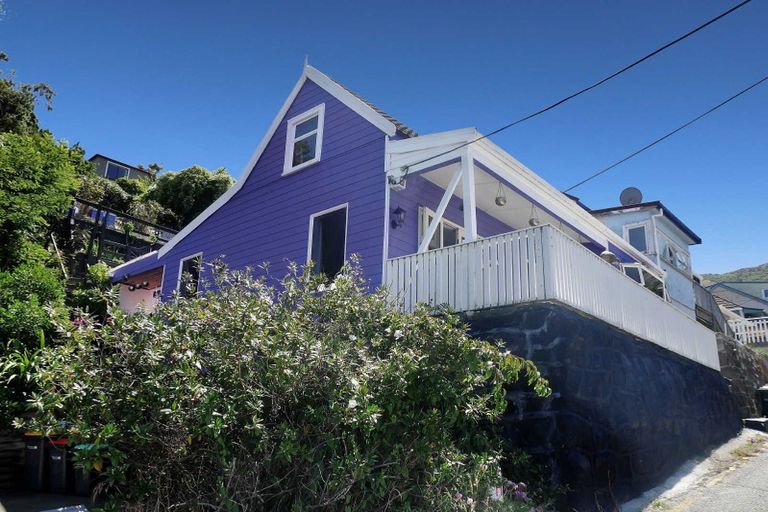 Photo of property in 1 Hawkhurst Road, Lyttelton, 8082