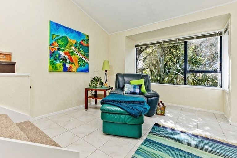 Photo of property in 1/56 Oaktree Avenue, Browns Bay, Auckland, 0630