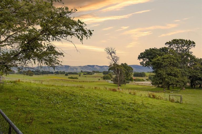 Photo of property in 302 Timaru Road, Waimate, 7978