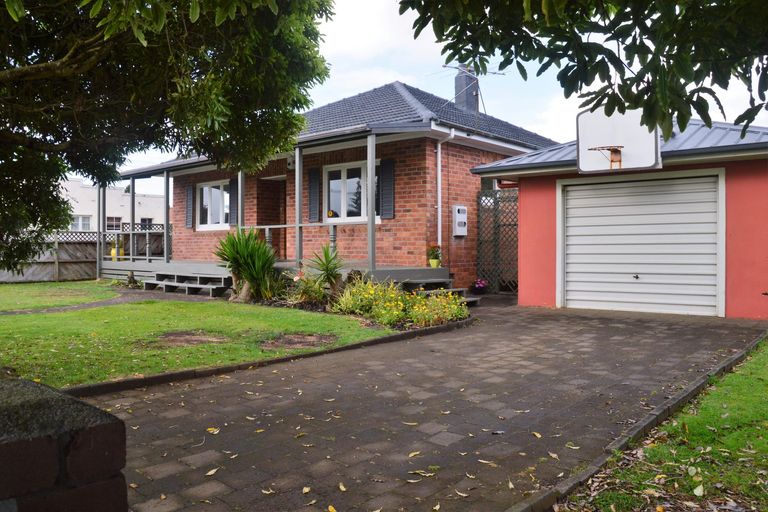 Photo of property in 117 Wallace Road, Mangere Bridge, Auckland, 2022