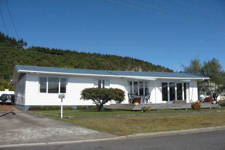 Photo of property in 28 Motuoapa Esplanade, Motuoapa, Turangi, 3382