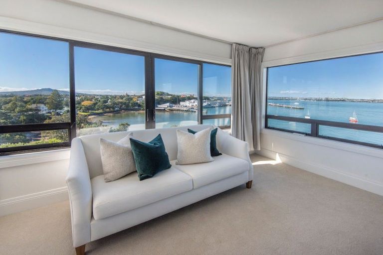 Photo of property in 31a Stanley Point Road, Stanley Point, Auckland, 0624
