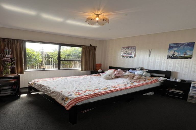Photo of property in 3 Booralee Avenue, Botany Downs, Auckland, 2010