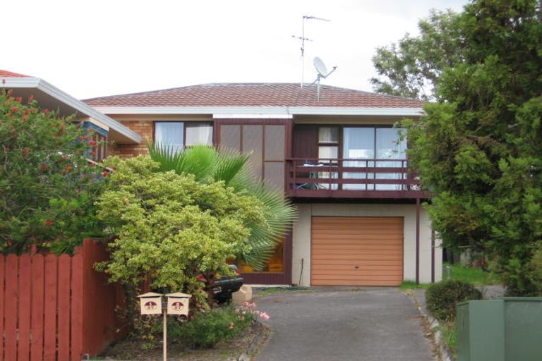 Photo of property in 1/27 Butterworth Drive, Glendene, Auckland, 0602