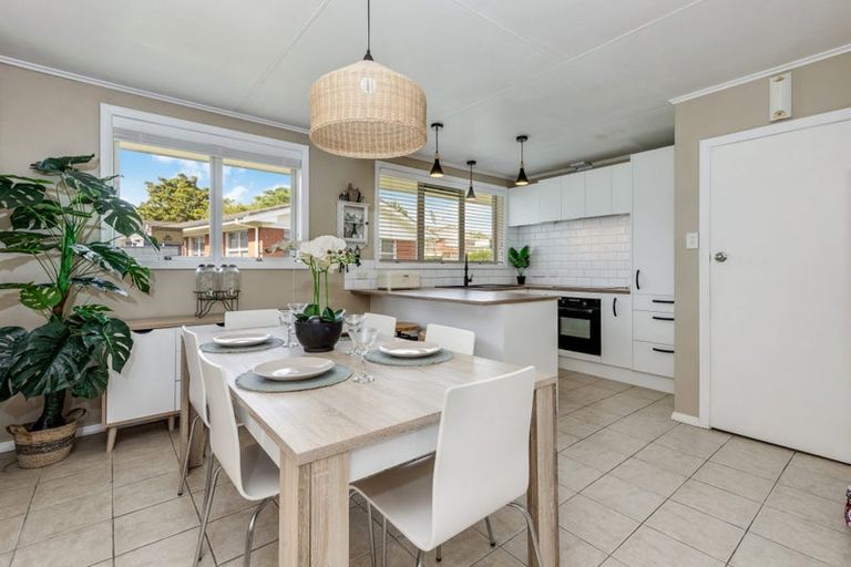 Photo of property in 3 Mccall Place, Opaheke, Papakura, 2113