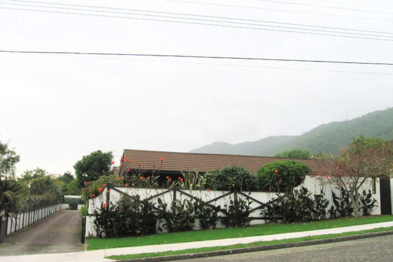 Photo of property in 5 Ruru Street, Waikanae, 5036