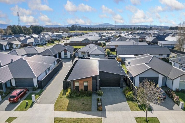 Photo of property in 28 Chatsworth Avenue, Rangiora, 7400
