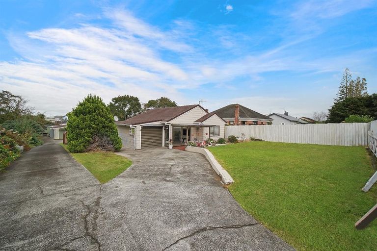 Photo of property in 1/8 Mcinnes Road, Weymouth, Auckland, 2103
