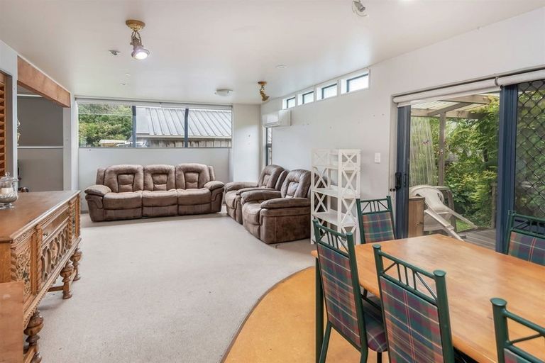 Photo of property in 1 The Esplanade, Eastern Beach, Auckland, 2012