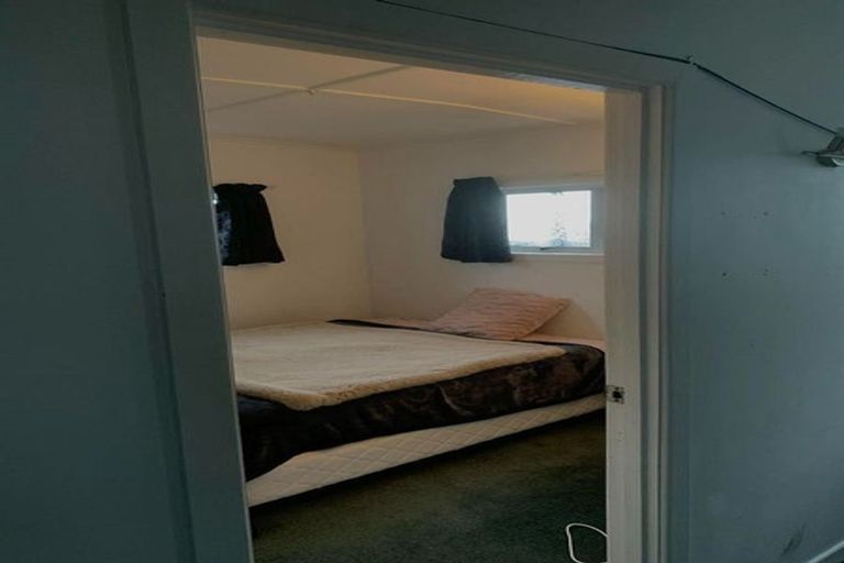 Photo of property in 2/119 Carlisle Road, Northcross, Auckland, 0632