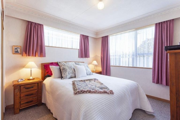 Photo of property in 160 Macandrew Road, South Dunedin, Dunedin, 9012