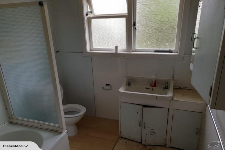 Photo of property in 56 Pah Road, Cockle Bay, Auckland, 2014