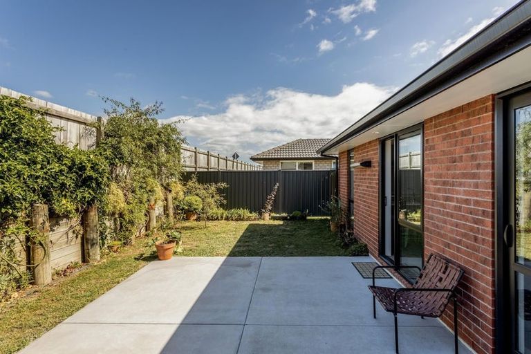 Photo of property in 22 Bridle Way, Omokoroa, 3114