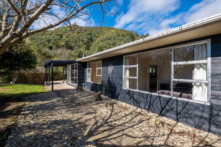 Photo of property in 3 George Street, Picton, 7220