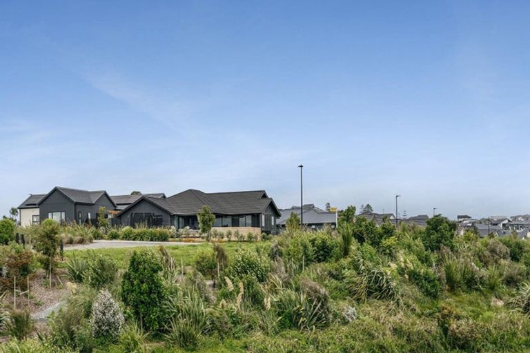 Photo of property in 15 Manatika Road, Karaka, 2124