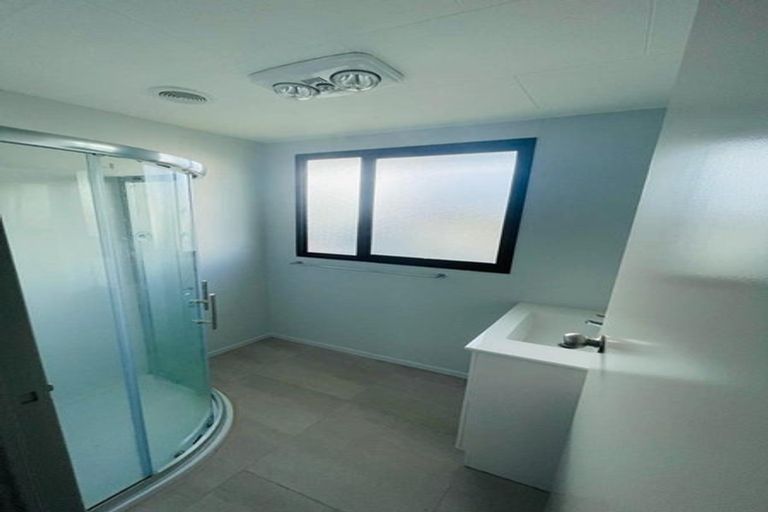 Photo of property in 2/13 Rollerson Street, Papakura, 2110