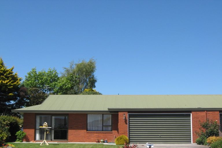 Photo of property in 2/6 Lowry Avenue, Redwood, Christchurch, 8051